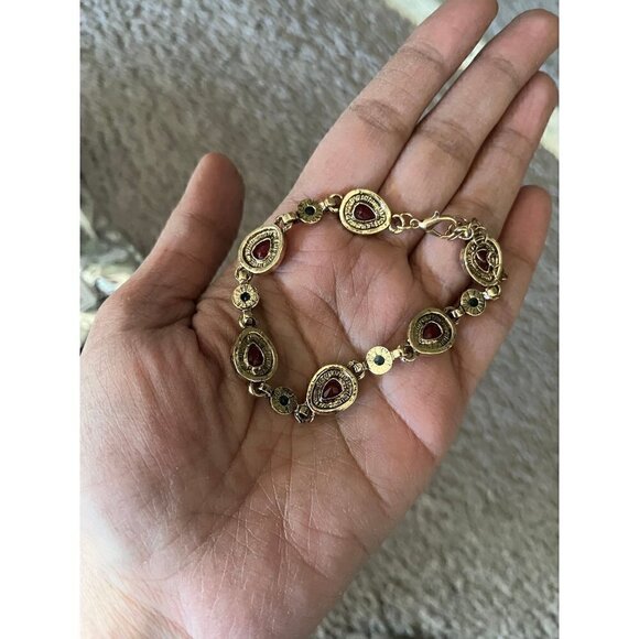 Golden bracelet, Vintage style lightweight , statement red dainty minimalist - Picture 6 of 10